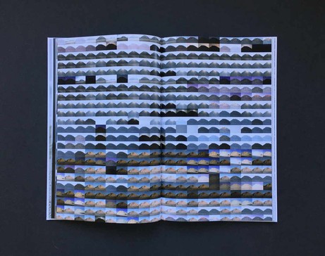 Susanne Kriemann: Doppelseite aus dem Künstlerbuch DUSKDUST