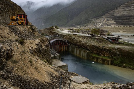 Tilia Dahlke: Staudammbau am Fluss Vjosa