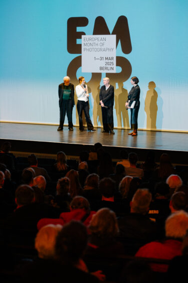 EMOP Opening, Berlin 2025. Ausstellungseröffnung „Ein Dorf“ mit Marit Lena Herrmann (Kuratorin), Ute Mahler und Werner Mahler (Fotograf*innen) und Johanna M. Keller (Programmbeauftragte, AdK), Akademie der Künste, 27.2.2025
