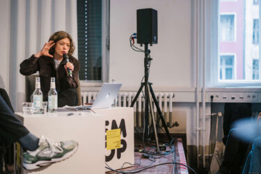 Opening Days EMOP Berlin 2023. Talk mit Yevgenia Belorusets und Tobias Zielony: „Ich habe es mir anders überlegt. Fotografie, Literatur und Krieg“, Amtsalon, 5.3.2023. 